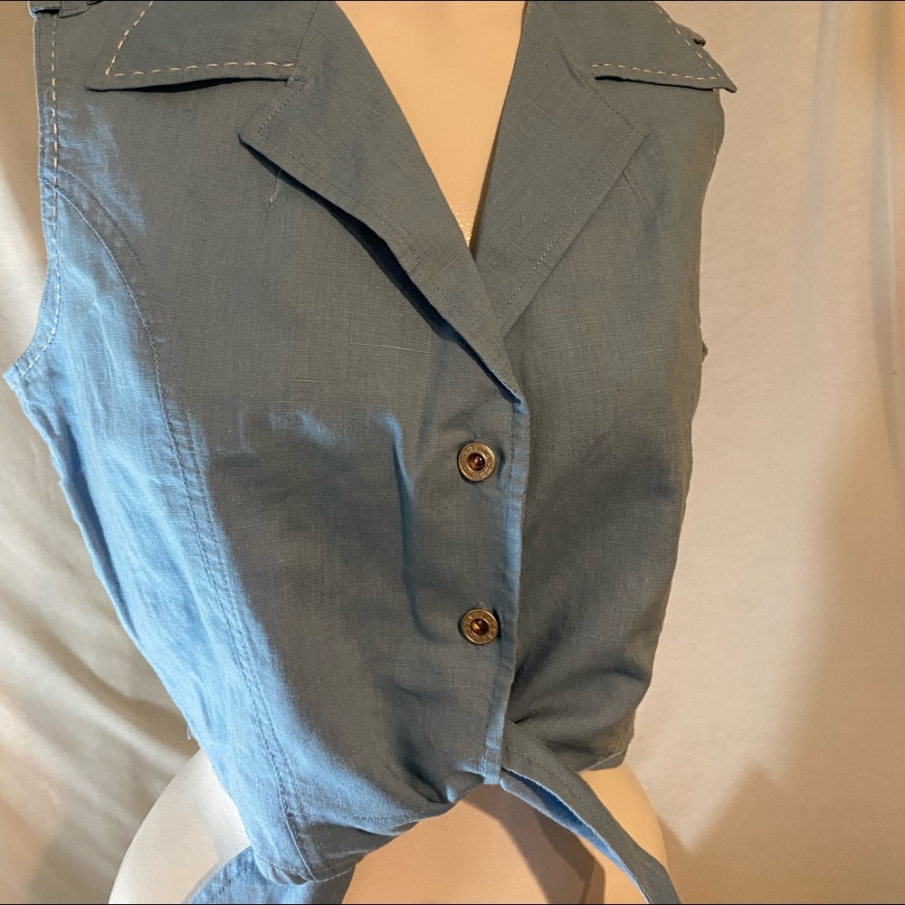Vintage CropTop Blue Sleeveless says L fits like an 8-10 Metal buttons